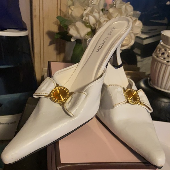 Luis Vuitton white loafers with gold accessories - Picture 2 of 9